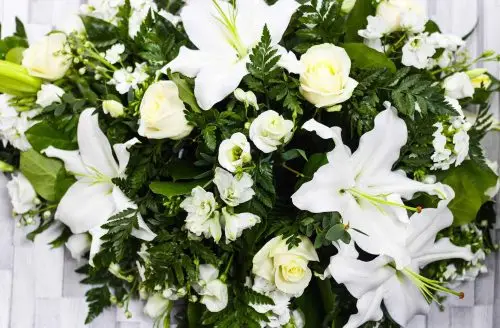 Rosebuds_flowers_table_displays