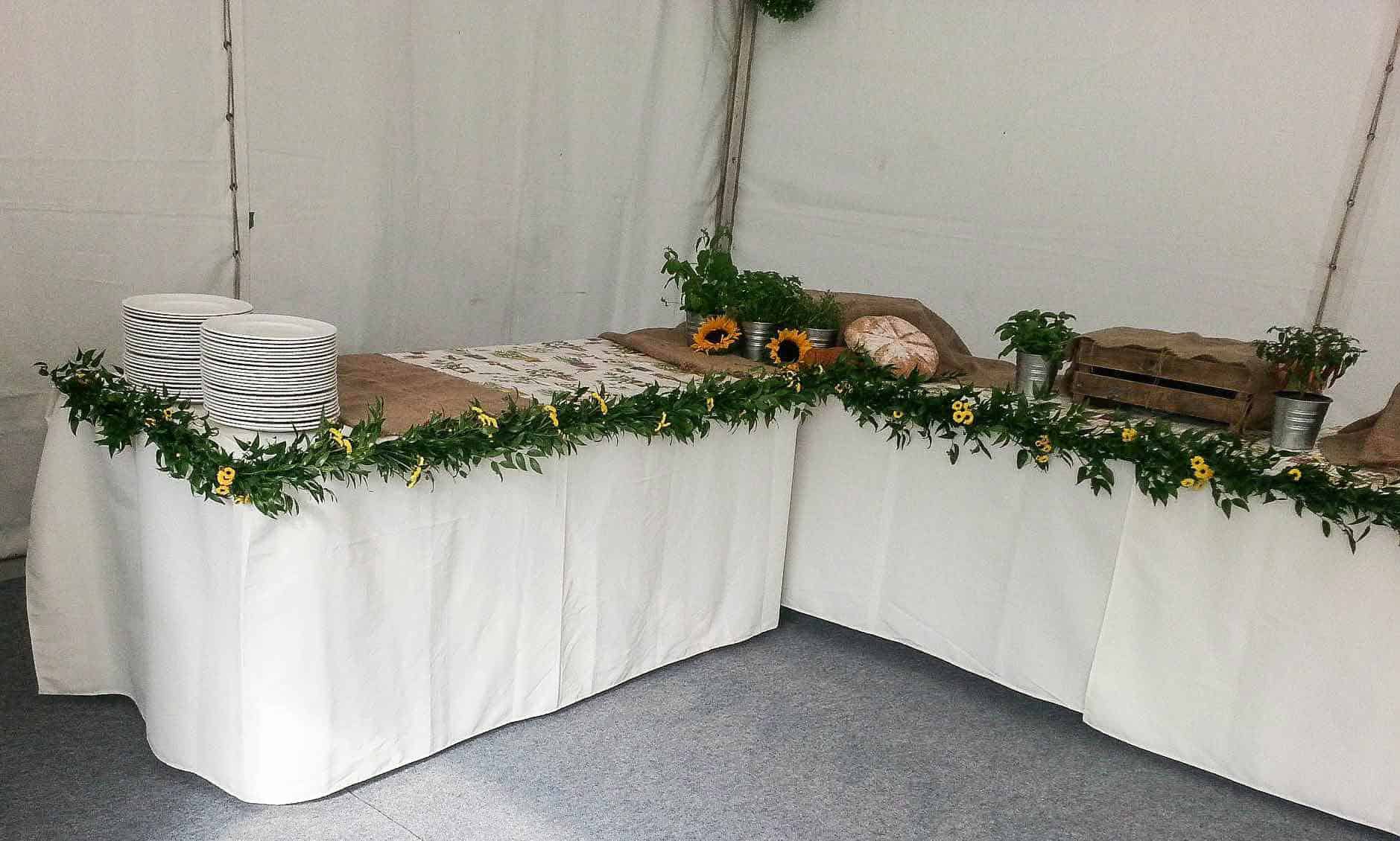 Rosebuds_flowers_Torquay_wedding_table