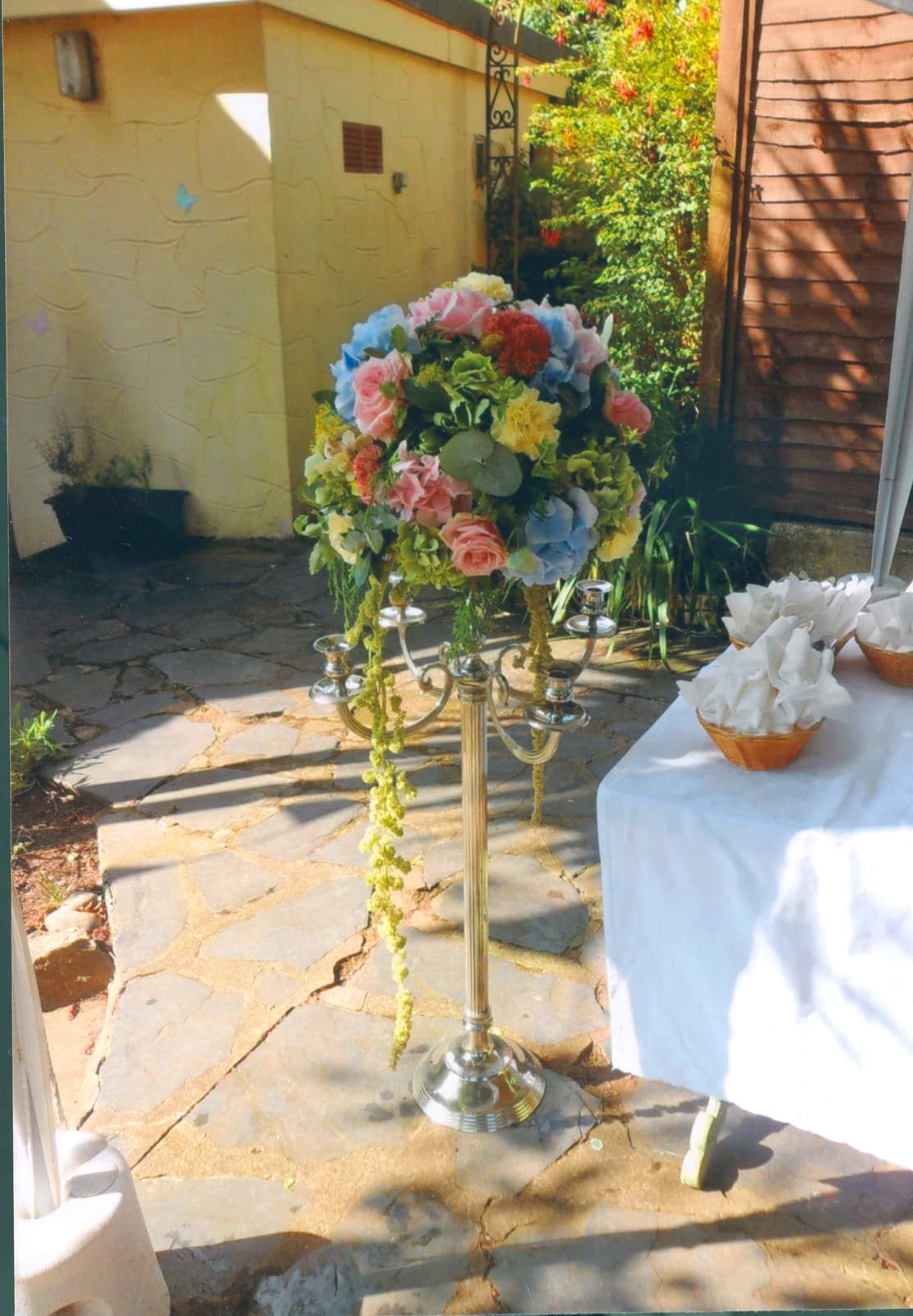 rosebuds_florists_wedding_flowers_stand